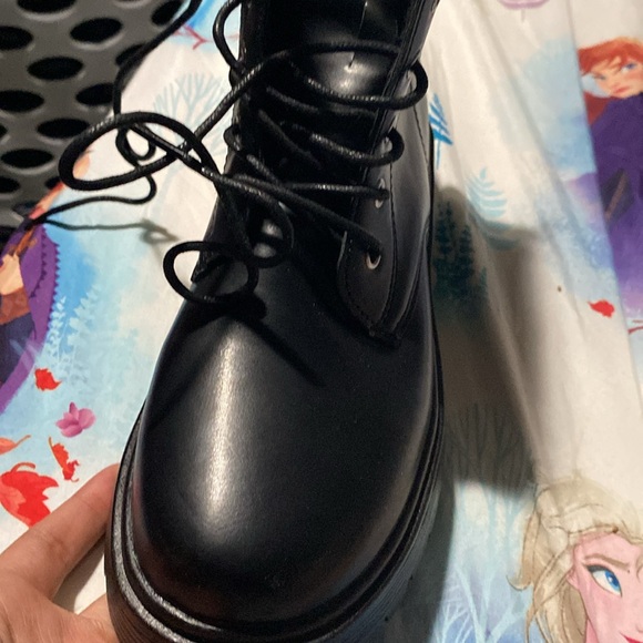 Size 9 boots - Picture 2 of 5